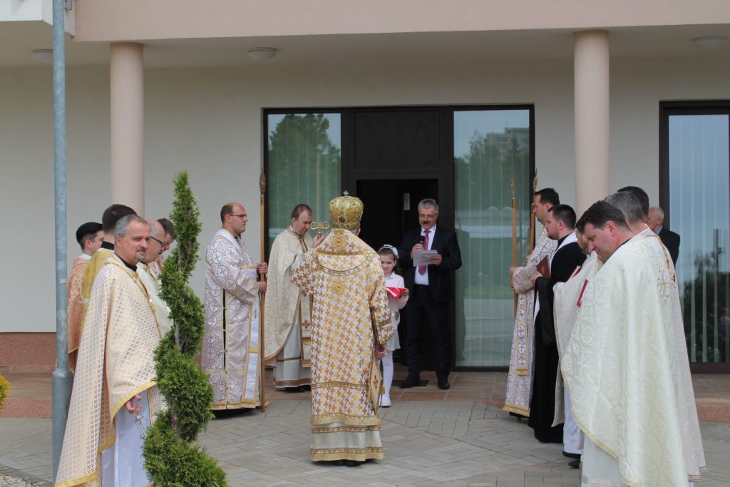 V Prešove na Sídlisku 3 posvätil vladyka Peter novú farskú budovu